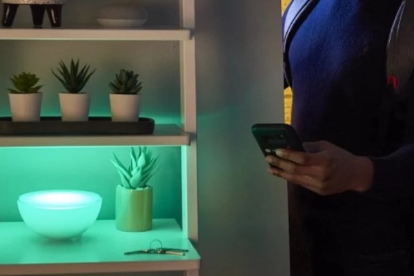 Iluminación y cerradura Inteligente YALE