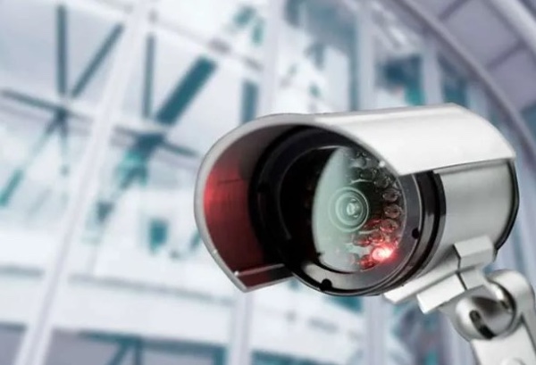 Cámaras Fijas de Vigilancia: Seguridad Profesional con Monitoreo Continuo