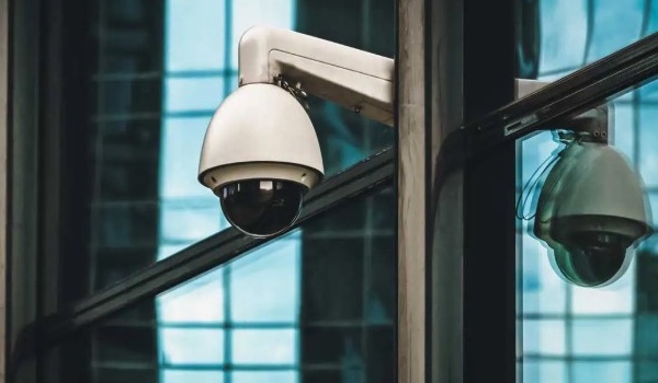 Cámaras PTZ: Vigilancia Inteligente con Control de Movimiento y Zoom Remoto