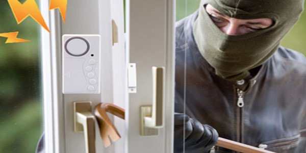 Sistemes d'alarmes per a habitatges i portes de seguretat